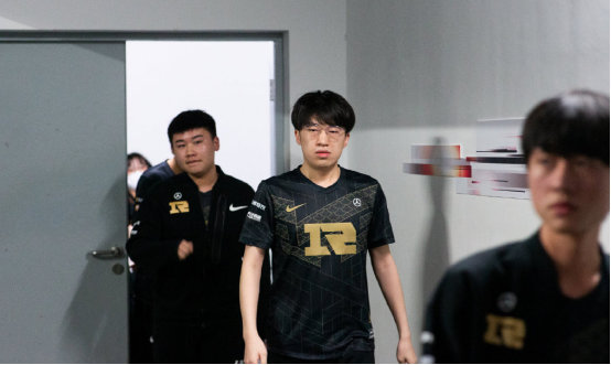 中保持状态 中保持状态